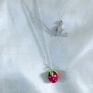 Necklace with strawberry pendant with crystal Swarovski